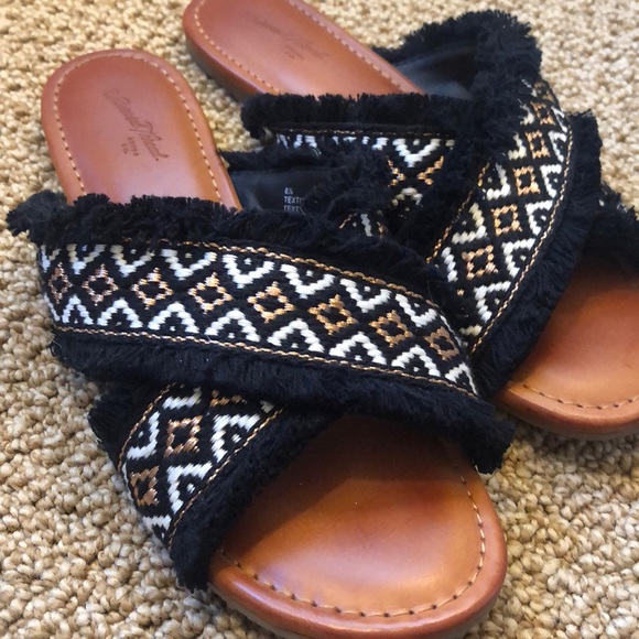 Universal Thread slip on sandals - Picture 2 of 4